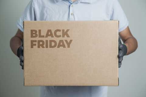 Comprare all'estero durante il Black Friday: vantaggi e rischi